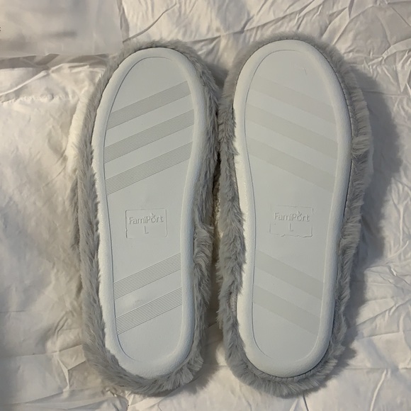 Slippers faux fur slip in NWT ☘️HP☘️ - Picture 3 of 5